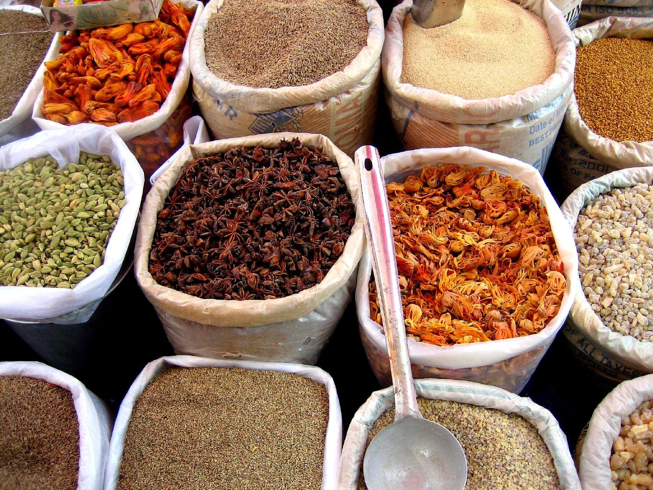 Gola Deena Nath Spice Market Walking Tour – Varanasi